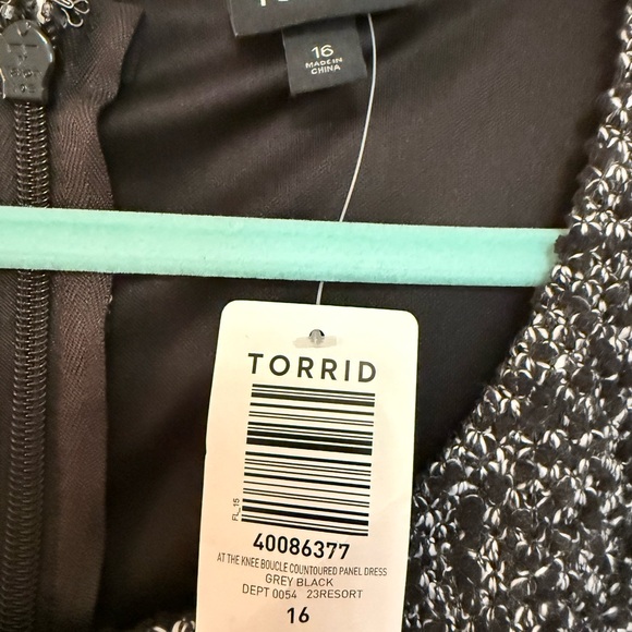 New Torrid Black and White Boucle Contoured Panel Stretch Midi Dress - Picture 4 of 6